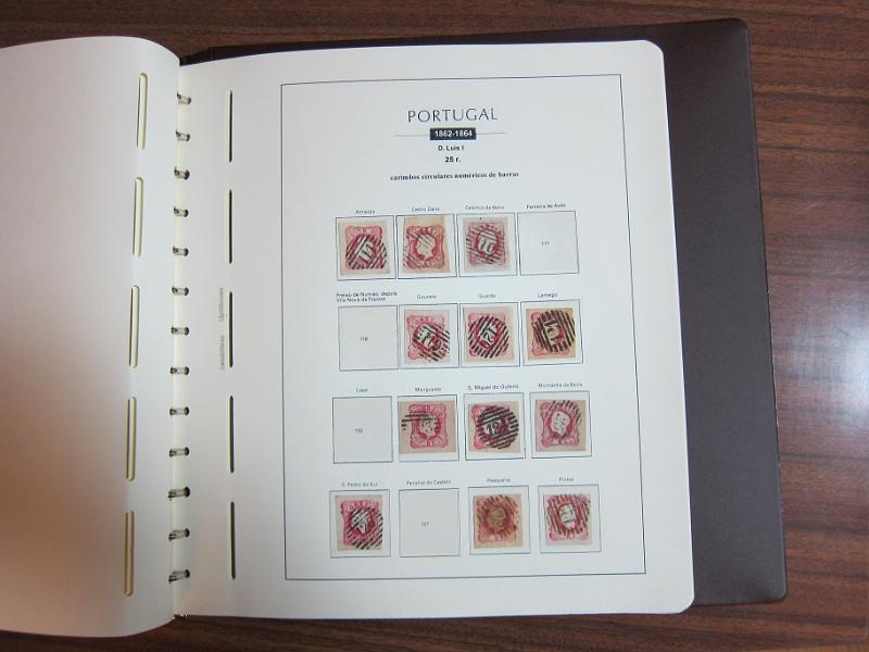 0015 (73).jpg -     Lote:    15      Marcofilia      Lotes Especiais       Descrição:      Portugal.   Colecção especializada de marcas numéricas das 1.ª e 2.ª reformas em selos de 25 reis, desde D. Maria II até D. Luís I, de frente. Lote a ver.        Lote       Valor Base:     &euro; 1.500,00     Valor Venda:     &euro; 3.000,00     
